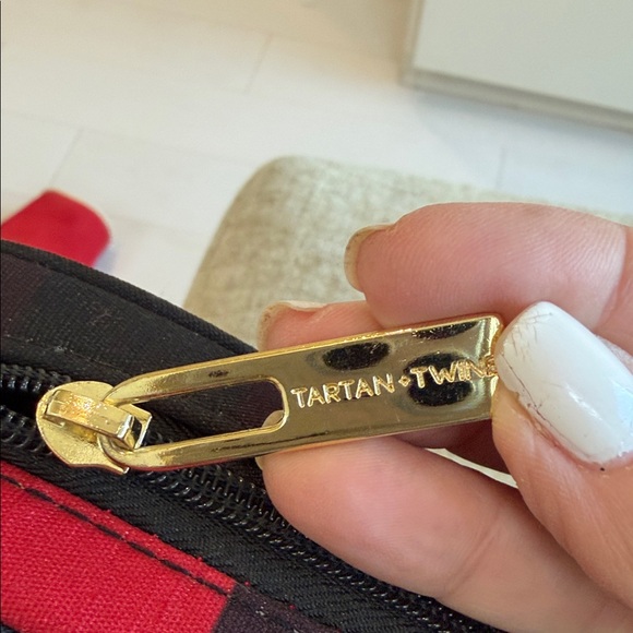 NWOT Tartan & Twine Stylish Black and Red Travel Cosmetics Bag - Picture 6 of 6